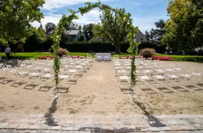 Außentrauuung im Belvedereschlössl Stockerau abgelichtet durch Foograf Wedding Paradise