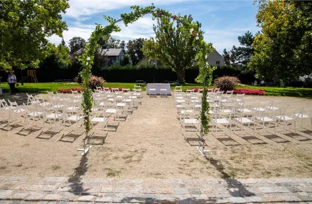 Außentrauuung im Belvedereschlössl Stockerau abgelichtet durch Foograf Wedding Paradise