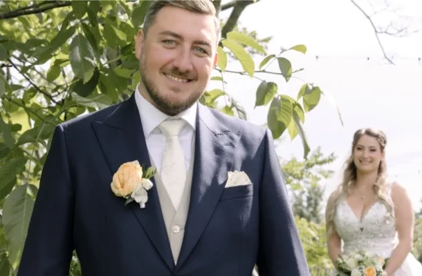 Foto Brautpaar in Hochzeitslocation Das Chadim in Wien aufgenommen durch Fotograf Wedding Paradise