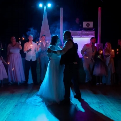 Wedding First Dance im Eventgasthaus Greil in Leitzersdorf eingefangen durch Fotograf Wedding Paradise aus Niederösterreich