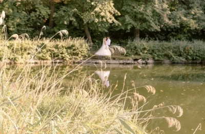 Brautpaar am Teich des Gabriums in Marian Enzersdorf