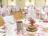 Tischdekoration bei Hochzeit im Gasthof Pree in Asperhofen dokumentiert durch Fotograf
