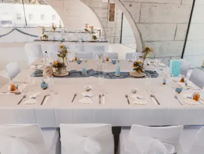 Tischdekoration bei Hochzeit im Glassalon Neuhaus aufgenommen durch Fotograf Wedding Paradise aus Niederösterreich
