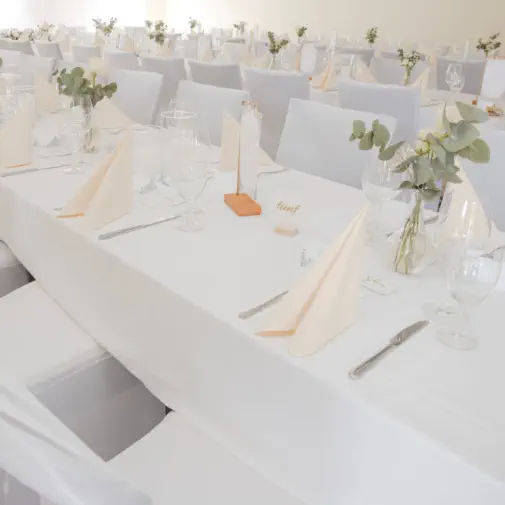 Hochzeitsfoto Festsaal von der Location im Boho-Chic Stil