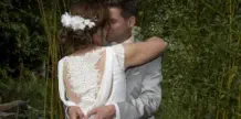 romanitsches Brautpaarfoto in Hochzeitslocaton Rosenbauchs in Ebreichsdorf
