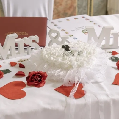 Detailfoto Dekoration Trautisch im Schlösschen an der Weide abgelichtet durch Fotograf Wedding Paradise aus Niederösterreich
