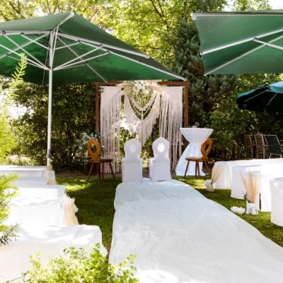 standesamtliche Trauuung vorm Schloßkeller Bockfließ aufgenommen durch Fotograf Wedding Paradise aus Niederösterreich