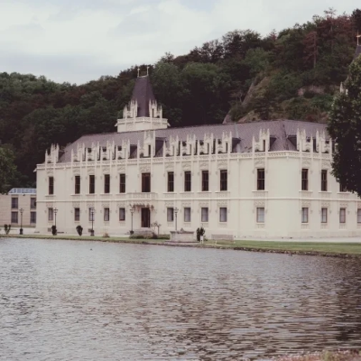 Außenaufnahme von Schloss Hernstein im Bezirk Baden gemacht durch Fotograf aus Niederösterreich
