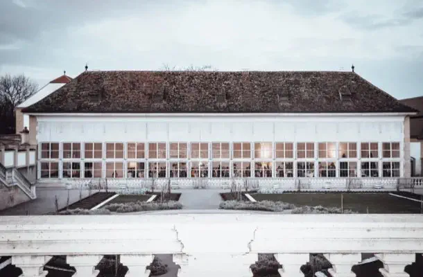 Außenaufnahme Orangerie auf Schloss Hof in Engelhartsstetten abgelichtet durch Fotograf Wedding Paradise aus Niederösterreich