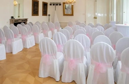 Indoor-Trauung Schloss Miller Aichholz Wien aufgenommen durch Fotograf Wedding Paradise