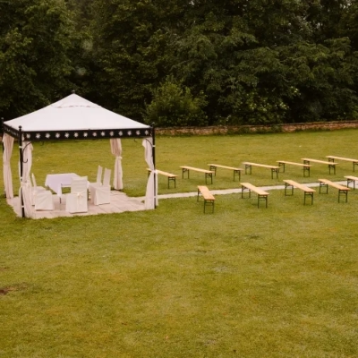 Trauwiese vor Schloss Ottenstein abgelichtet durch Fotograf Wedding Paraidse aus Niederösterreich