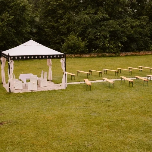Trauwiese vor Schloss Ottenstein abgelichtet durch Fotograf Wedding Paraidse aus Niederösterreich