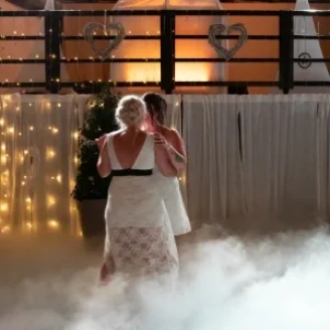 Hochzeitsfotograf + DJ + Fotobox beim Eröffnungstanz
