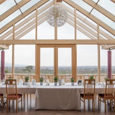 Panoramasaal im Weingut Schlossberg Bad Vöslau aufgenommen durch Fotograf Wedding Paradise aus Niederösterreich