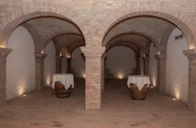 Agape im Gewölbekeller des Weingut Schlossberg in Bad Vöslau