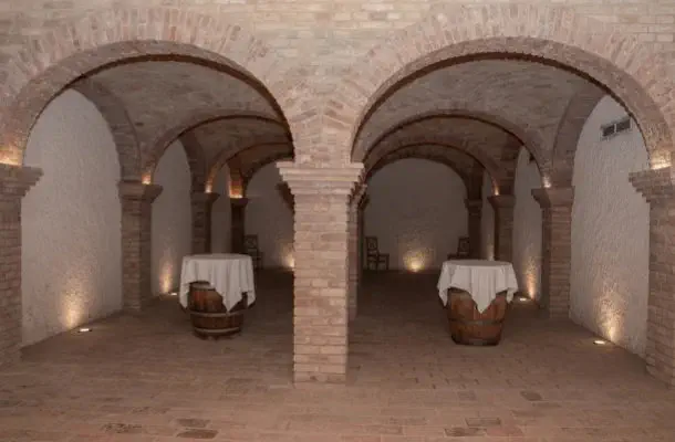 Agape im Gewölbekeller des Weingut Schlossberg in Bad Vöslau