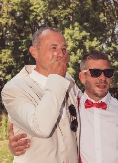 Foito von überwältigter Bräutigam gemacht von Hochzeitsfotograf